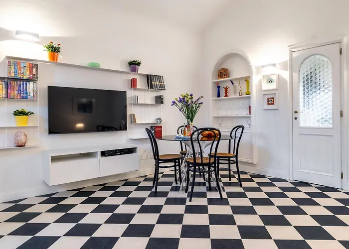 Santa Croce View Cool & Air Condizioned Private Entrance Apartment
