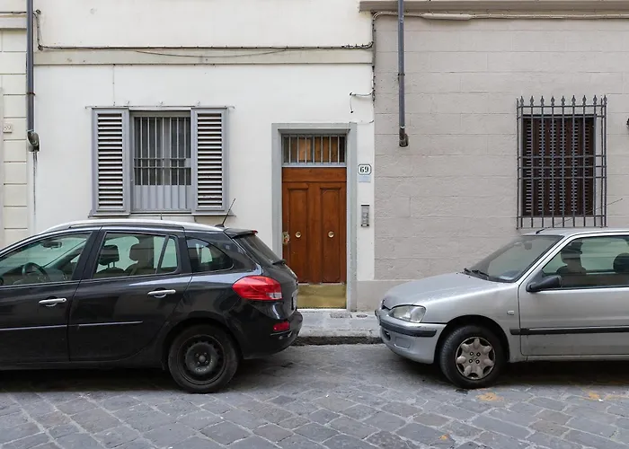 San Zanobi Nest In Central Florence