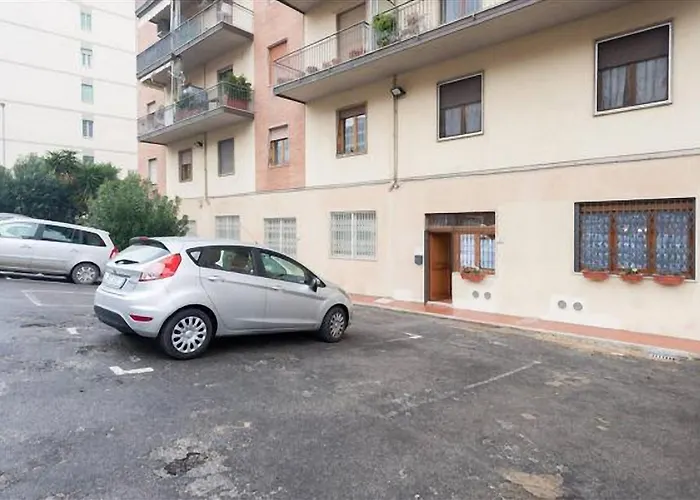 Guesthost - A Different Side Of Florence