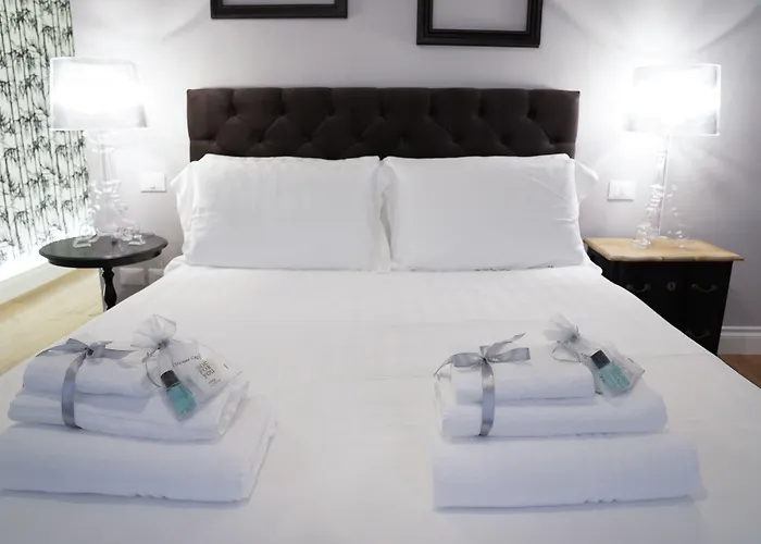 Art Apartment Black & White Suite Florence