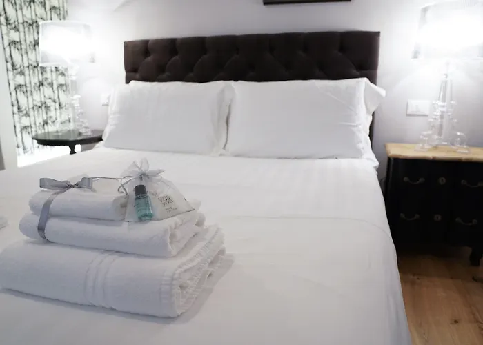 Art Apartment Black & White Suite Florence