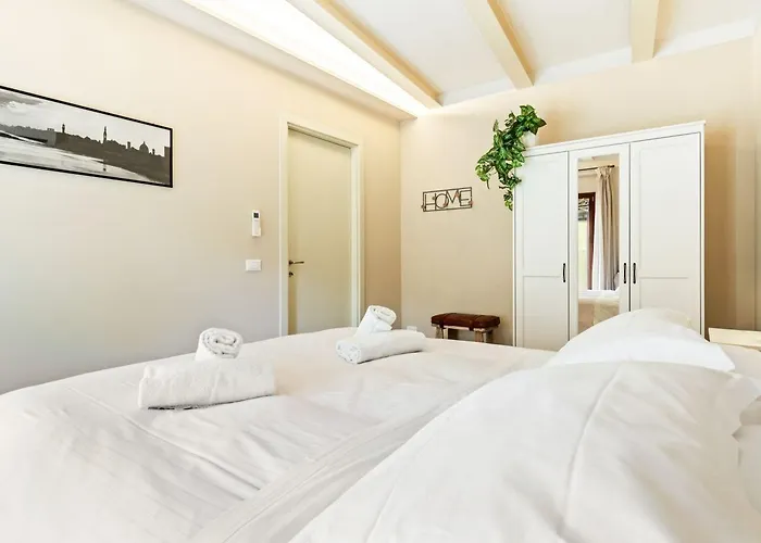 Guesthost - Piazzale Michelangelo Modern Flat Apartment Florence