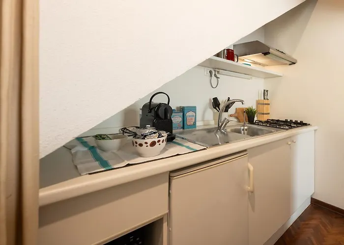Via Lamberti, 3 - Florence Charming Apartments - Charming And Historic 5Th-Floor Attic Apartment With Elevator In A Building At The Heart Of Vibrant Florence, Just A 2-Minute Walk From All Attractions