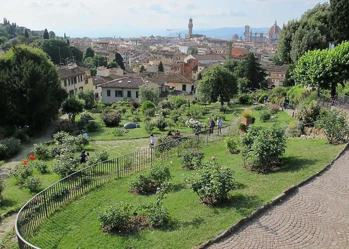 Pet friendly Historic Center Palace - Huge 4 Bedrooms Santa Croce Apartment - By Likehomeflorence