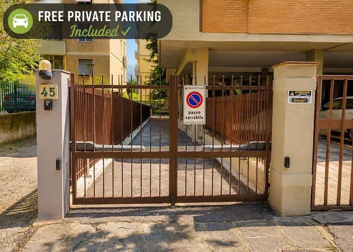 The Red Suite In Florence With Free Parking