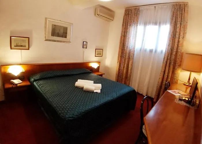 Hotel Enza