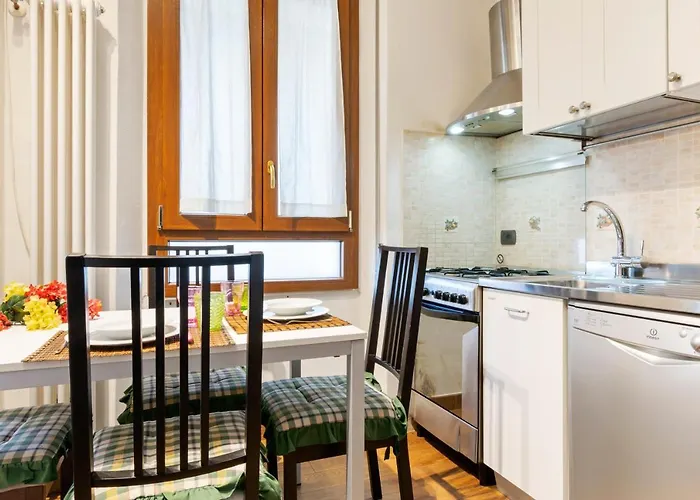 Arno River Bright Apartment Florence